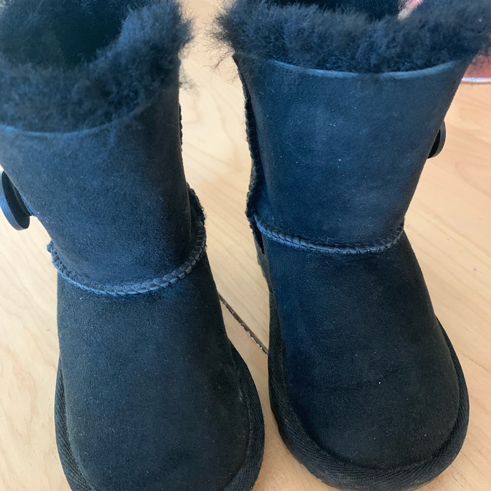 Size 7 uggs